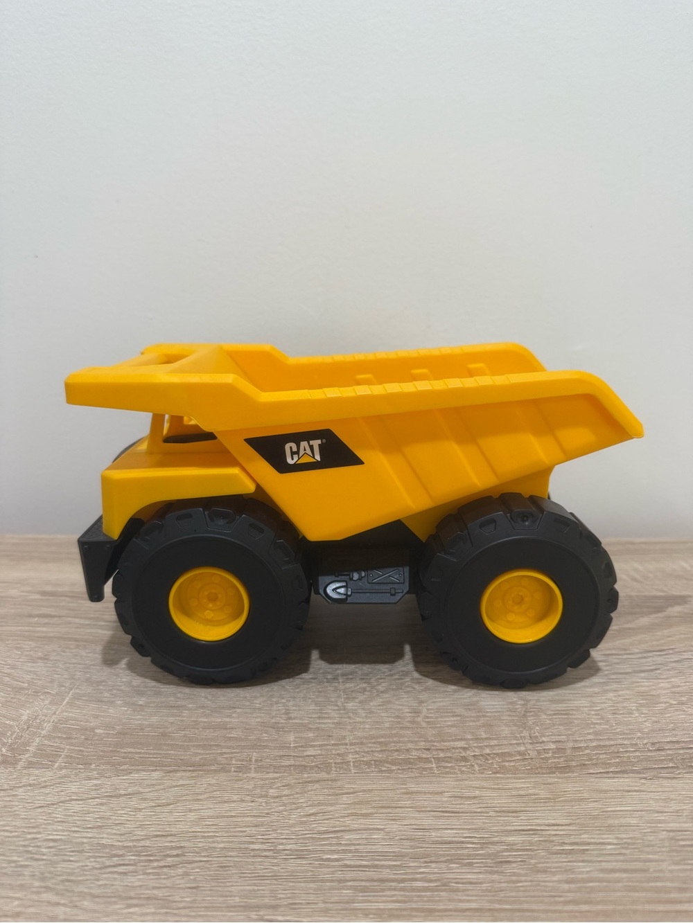 CAT Construction Fleet Dump Truck Toy Yellow Plastic Sandbox Vehicle 10"